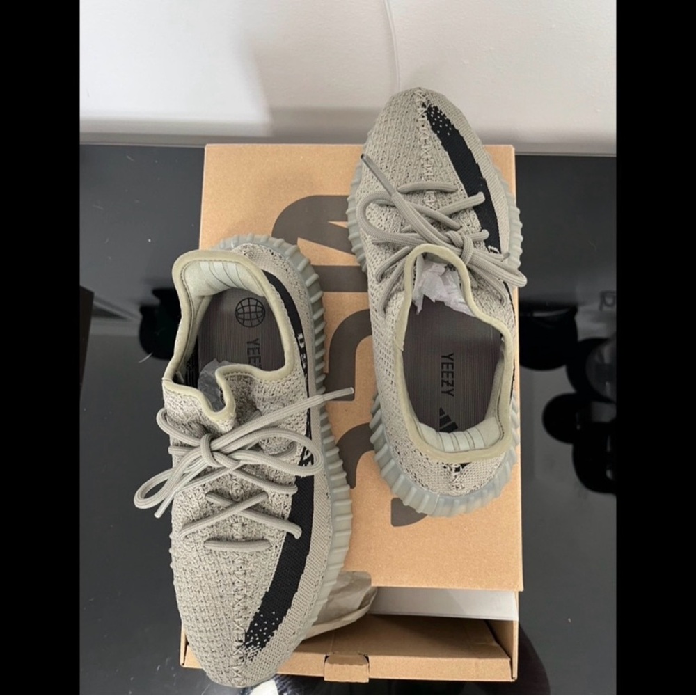 Authentic adidas Yeezy Boost 350 V2 Granite - 7.5 - Picture 2 of 8